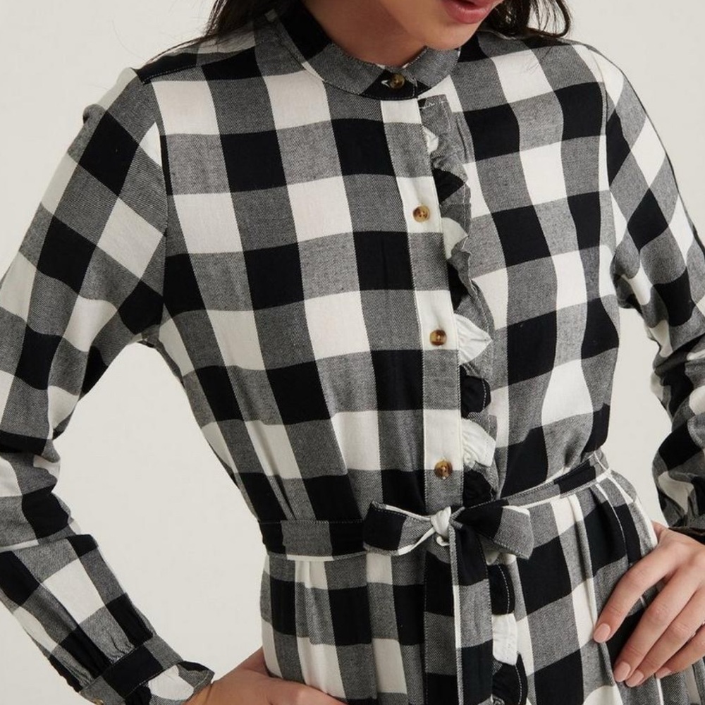 Chic Black and White Plaid Dress